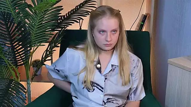 LeighannProo from StripChat is Freechat