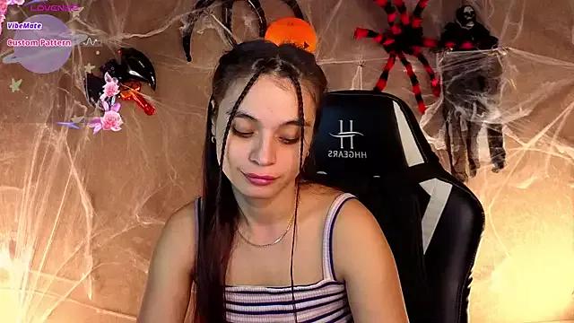 Leila_Hefner from StripChat is Freechat