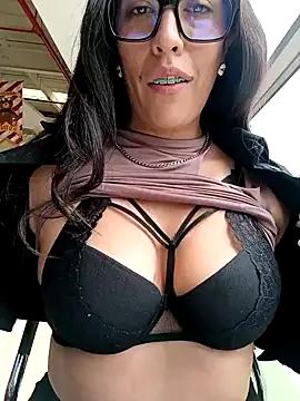 Unleash your urge for fetish cams livestreamers with our pick of steaming hot models, versed in the art of seduction and indulgence.