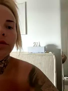 LeniGold_Official from StripChat is Freechat