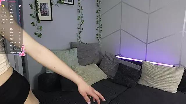 LesliHoll from StripChat is Freechat