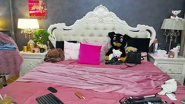 Unleash your urge for fetish cams livestreamers with our pick of steaming hot models, versed in the art of seduction and indulgence.