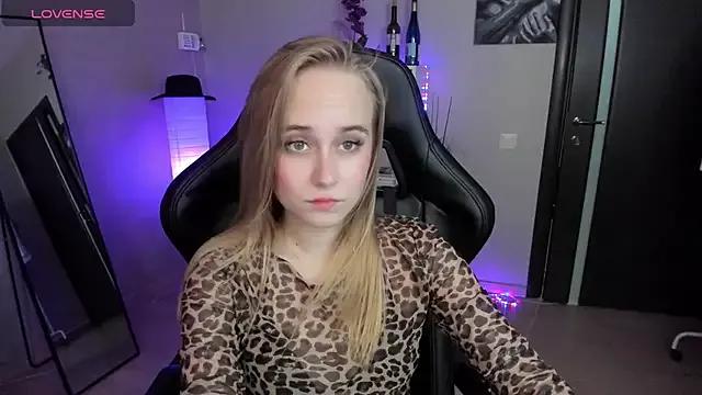 LianaBright from StripChat is Freechat