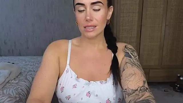LibbyLoveHeartx from StripChat
