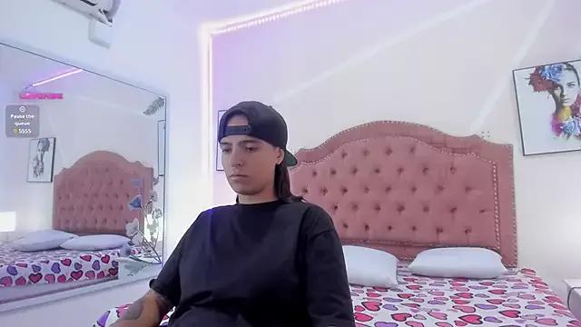 Unleash your urge for fetish cams livestreamers with our pick of steaming hot models, versed in the art of seduction and indulgence.