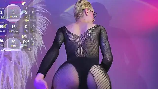 liiamluna_ from StripChat is Freechat