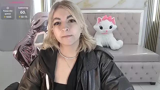 Unleash your urge for fetish cams livestreamers with our pick of steaming hot models, versed in the art of seduction and indulgence.