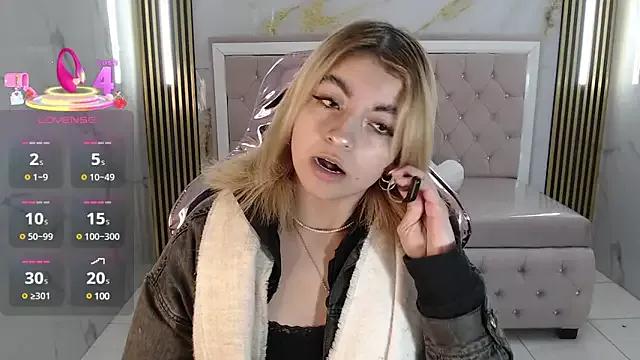 Unleash your urge for fetish cams livestreamers with our pick of steaming hot models, versed in the art of seduction and indulgence.