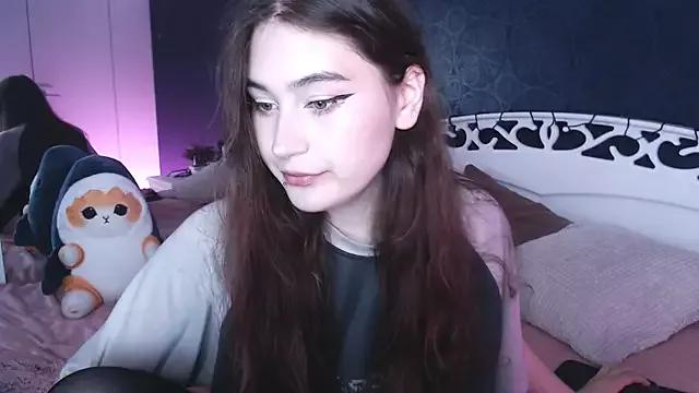 Lili_Luuu from StripChat is Freechat