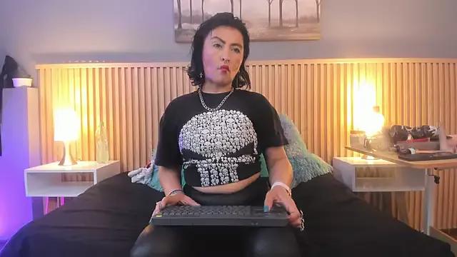 Unleash your urge for fetish cams livestreamers with our pick of steaming hot models, versed in the art of seduction and indulgence.