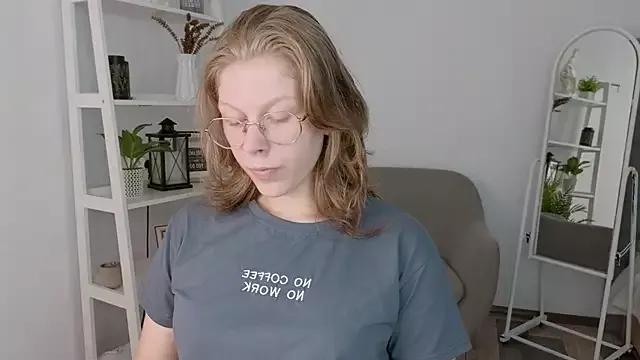 Lilly_Belly from StripChat is Freechat