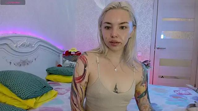 Unleash your urge for fetish cams livestreamers with our pick of steaming hot models, versed in the art of seduction and indulgence.