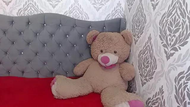 Lilyevansx from StripChat is Freechat