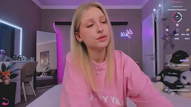 Unleash your urge for fetish cams livestreamers with our pick of steaming hot models, versed in the art of seduction and indulgence.