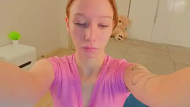 LilyVoise from StripChat is Freechat