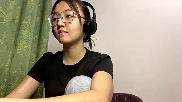 LinaClous from StripChat is Freechat