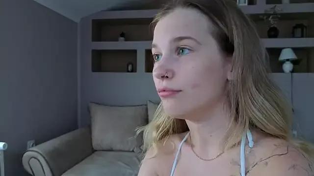 LinaCristonsen from StripChat is Freechat