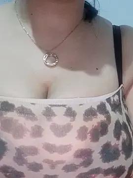 linakhalifa from StripChat is Freechat