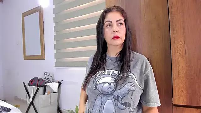 Unleash your urge for fetish cams livestreamers with our pick of steaming hot models, versed in the art of seduction and indulgence.