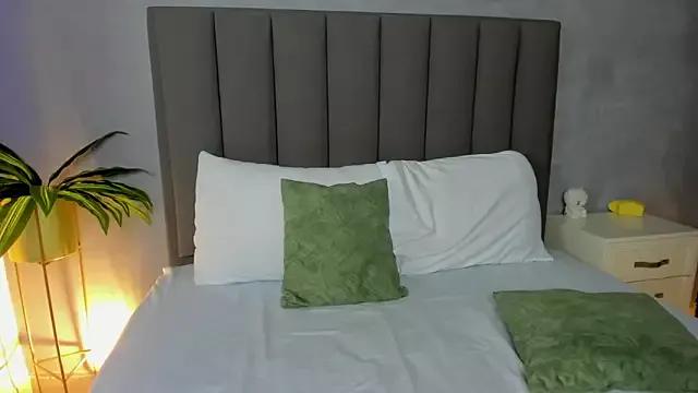 Unleash your urge for fetish cams livestreamers with our pick of steaming hot models, versed in the art of seduction and indulgence.