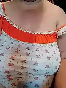 lipsmamy from StripChat is Freechat