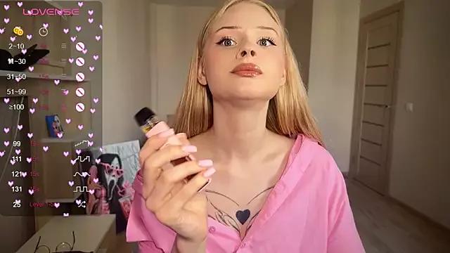 lisa_barbie from StripChat is Freechat