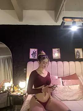 Unleash your urge for fetish cams livestreamers with our pick of steaming hot models, versed in the art of seduction and indulgence.