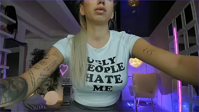 Unleash your urge for fetish cams livestreamers with our pick of steaming hot models, versed in the art of seduction and indulgence.