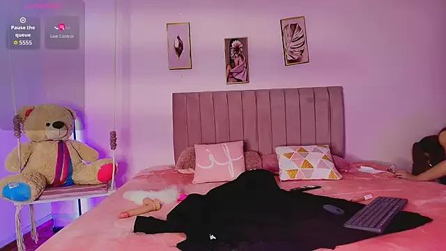 Unleash your urge for fetish cams livestreamers with our pick of steaming hot models, versed in the art of seduction and indulgence.