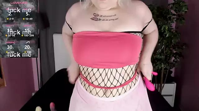 Unleash your urge for fetish cams livestreamers with our pick of steaming hot models, versed in the art of seduction and indulgence.
