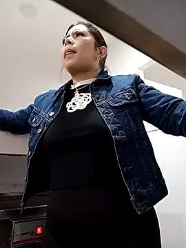 little_susie from StripChat is Freechat