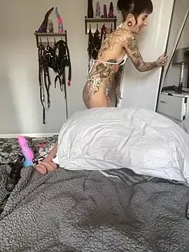 Unleash your urge for fetish cams livestreamers with our pick of steaming hot models, versed in the art of seduction and indulgence.