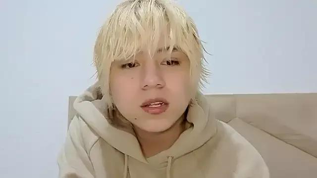 LittleKiioTatsuki from StripChat is Freechat