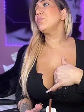 Unleash your urge for fetish cams livestreamers with our pick of steaming hot models, versed in the art of seduction and indulgence.