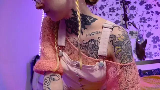 Unleash your urge for fetish cams livestreamers with our pick of steaming hot models, versed in the art of seduction and indulgence.