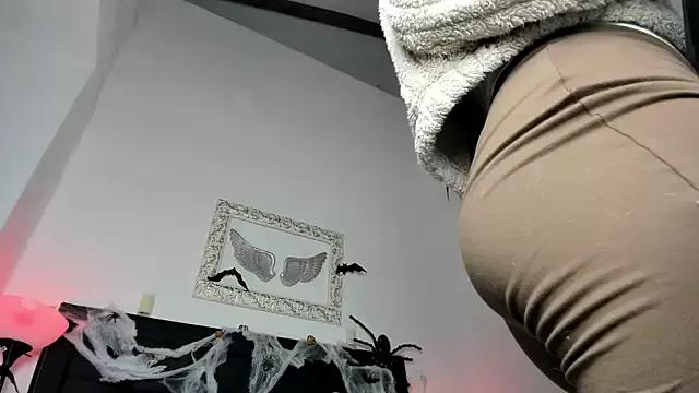 Unleash your urge for fetish cams livestreamers with our pick of steaming hot models, versed in the art of seduction and indulgence.