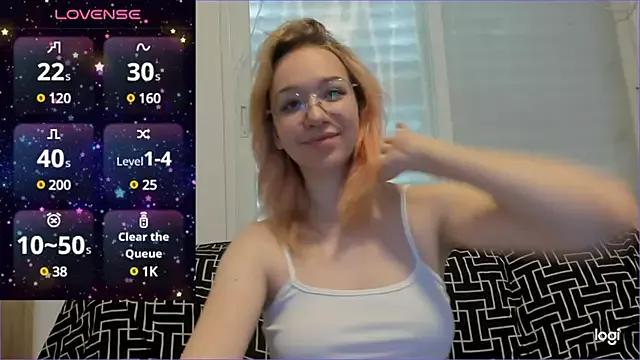 lolaplaydoll from StripChat is Freechat