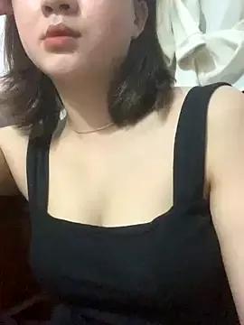Lonnina from StripChat is Freechat