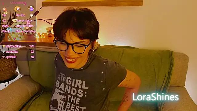 LoraShines from StripChat is Freechat