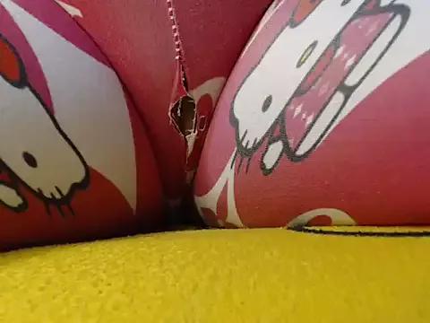 Unleash your urge for fetish cams livestreamers with our pick of steaming hot models, versed in the art of seduction and indulgence.