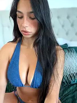 Unleash your urge for fetish cams livestreamers with our pick of steaming hot models, versed in the art of seduction and indulgence.