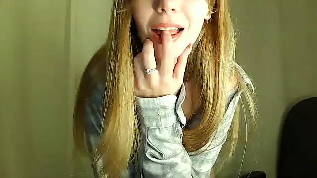 lovely_rabbit from StripChat is Freechat