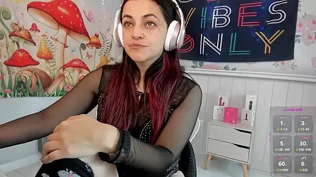 LovelyAzucena from StripChat is Freechat