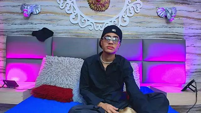 Unleash your urge for fetish cams livestreamers with our pick of steaming hot models, versed in the art of seduction and indulgence.