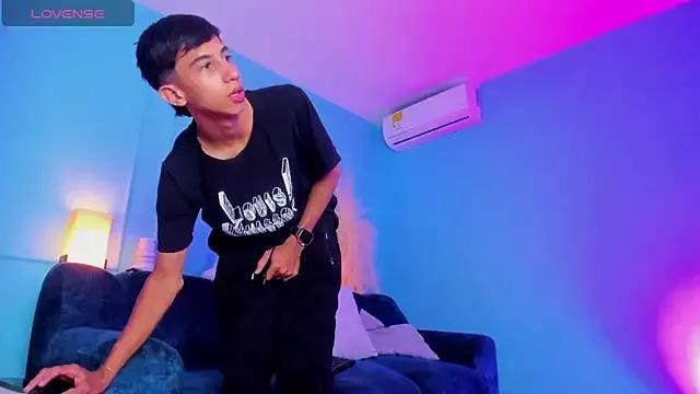 Lucian_Davi from StripChat is Freechat