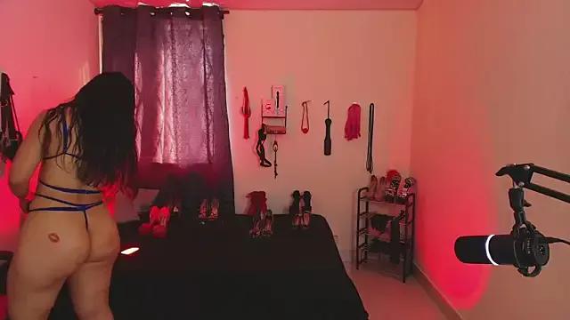 lucianadiamond from StripChat is Freechat
