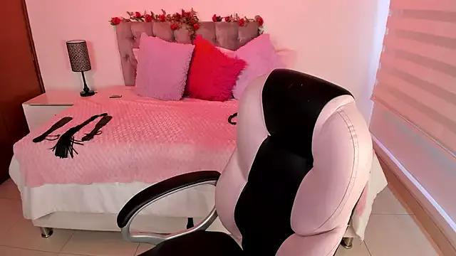 Unleash your urge for fetish cams livestreamers with our pick of steaming hot models, versed in the art of seduction and indulgence.