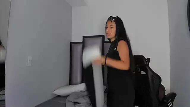 Lucy-23 from StripChat is Freechat