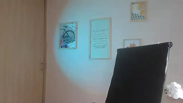 lucy_diiaz from StripChat is Freechat