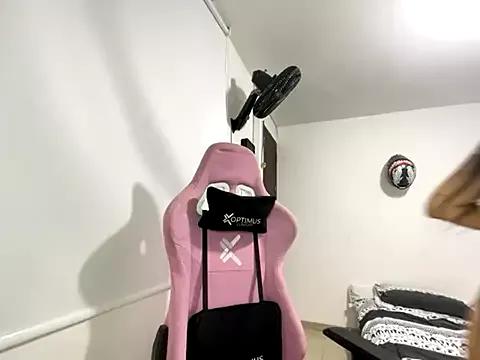 Unleash your urge for fetish cams livestreamers with our pick of steaming hot models, versed in the art of seduction and indulgence.